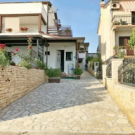 Cozy Just A Short Walk From The Zambratija (Istria)